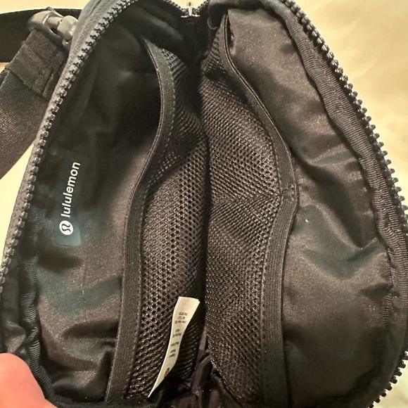 lululemon athletica Puffer Black Belt Bag - Picture 3 of 3